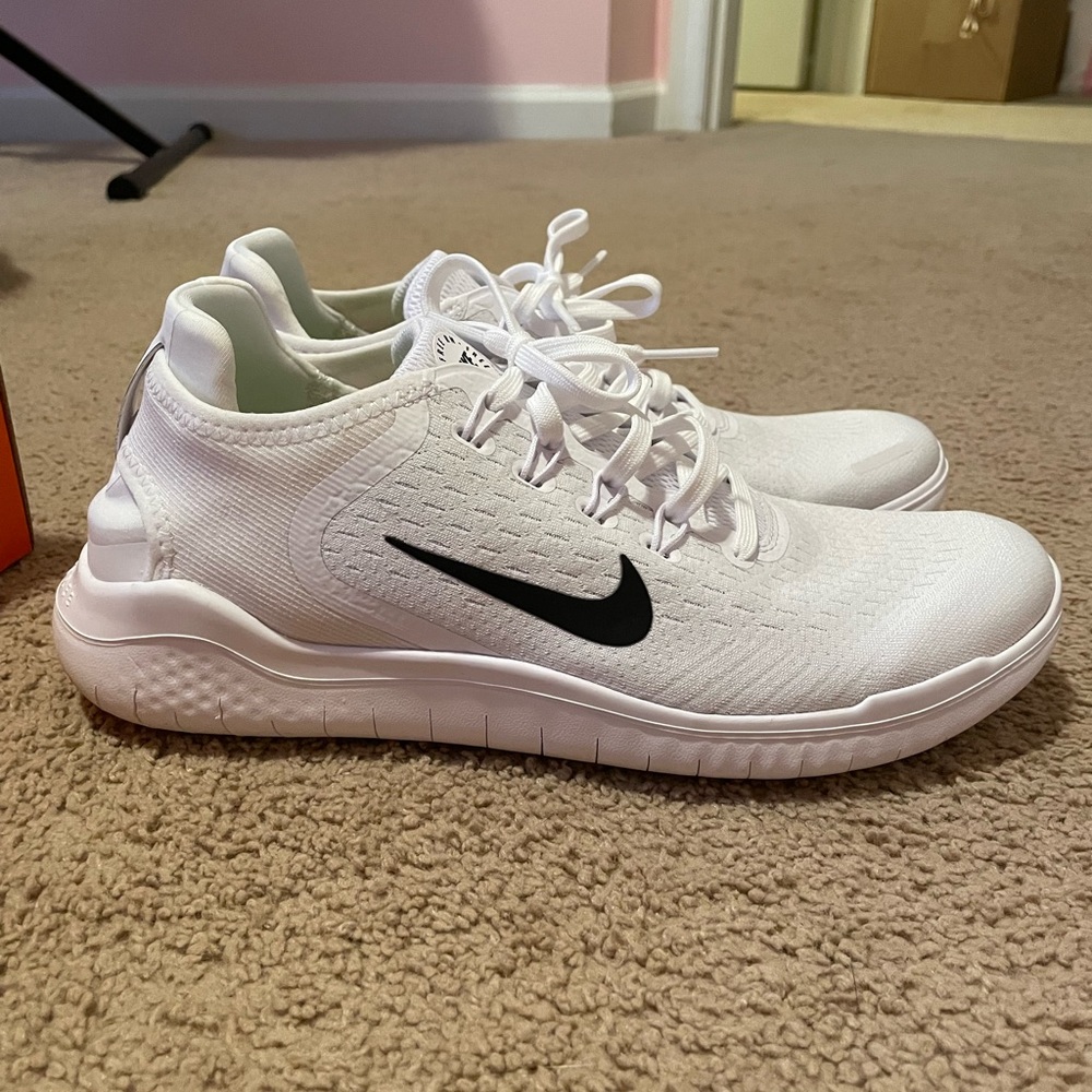 Mens Size 9 Nike Free Run Shoes - White
